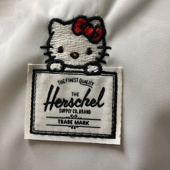 hello kitty x herschel backpack - Picture 4 of 4
